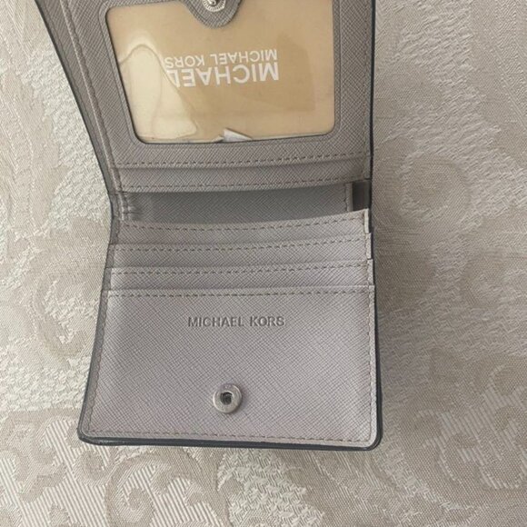 Michael Kors Jet Set Medium Pebbled Leather Card Case Wallet: Pearl Grey - Picture 2 of 4